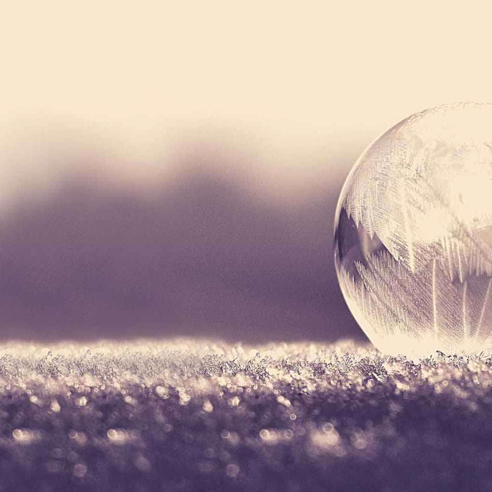 Boden mit Glaskugel.