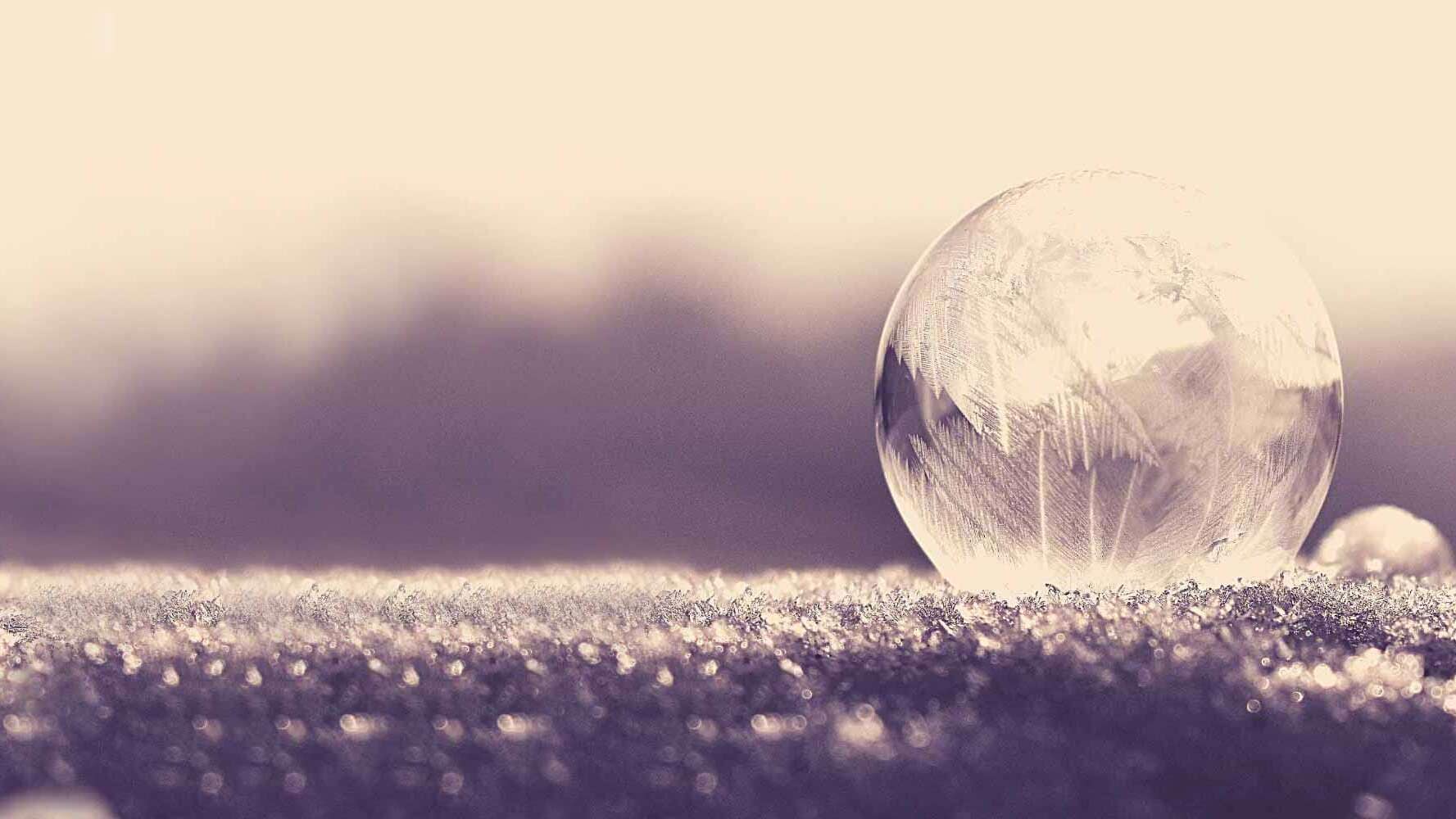 Boden mit Glaskugel.