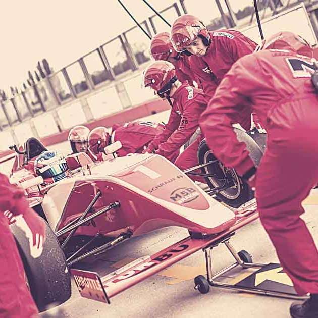 Boxenstopp beim Autorennen